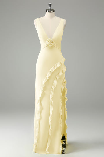 Vestido de invitada de boda con volantes de cuello en V profundo de narciso con abertura